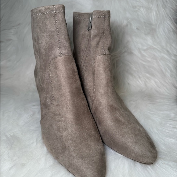 Amazon Essentials Taupe Ankle Booties - Picture 4 of 5